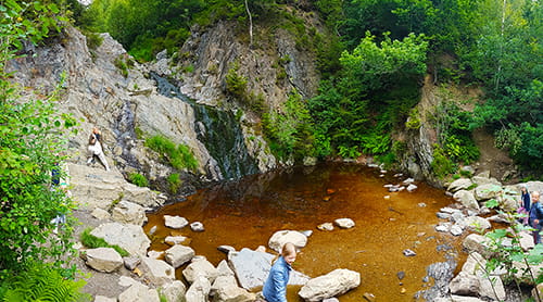 Cascade de Bayehon, entstanden durch eine geophysikalische 'Normalverwerfung'.