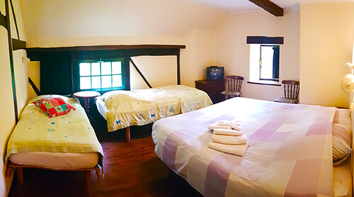 Notre chambre quadruple avec lits simples. (Ch4)